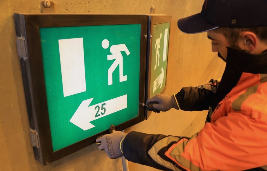 Example of electrician warning signs work